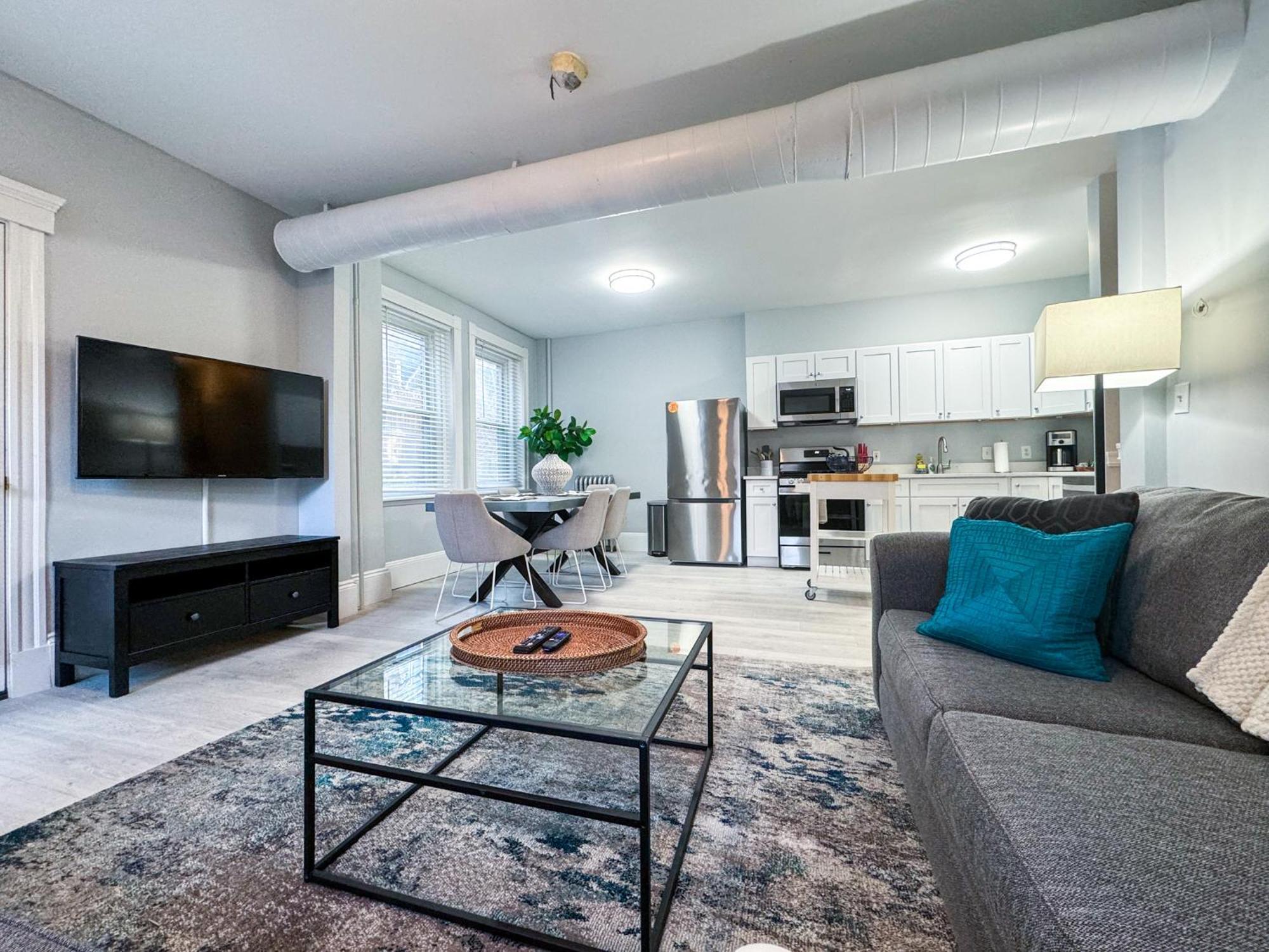Апартаменты Huge,3 Bed,2Bath,Public Transport,Boston,Sleeps 9 Бруклин Экстерьер фото