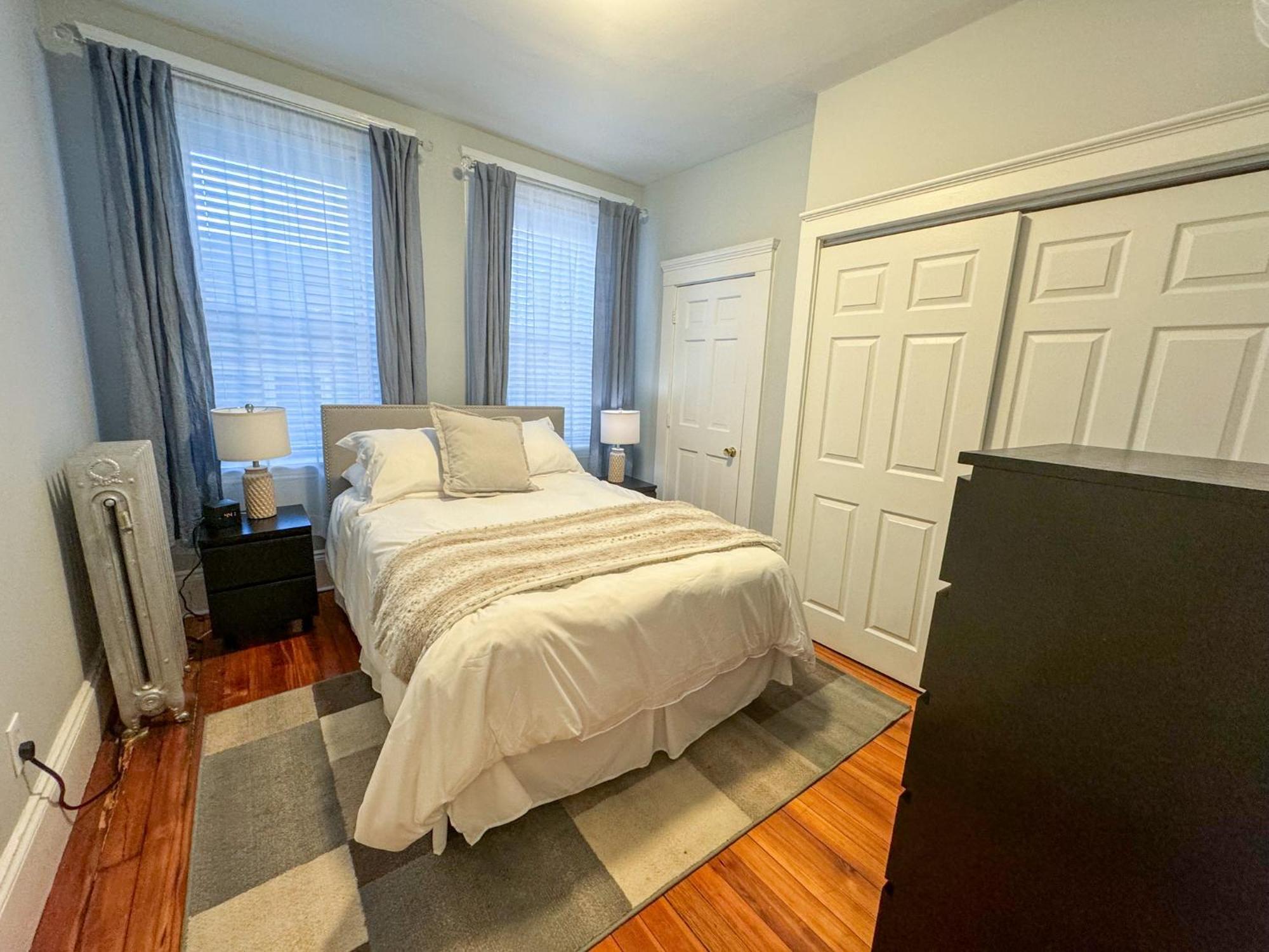 Апартаменты Huge,3 Bed,2Bath,Public Transport,Boston,Sleeps 9 Бруклин Экстерьер фото