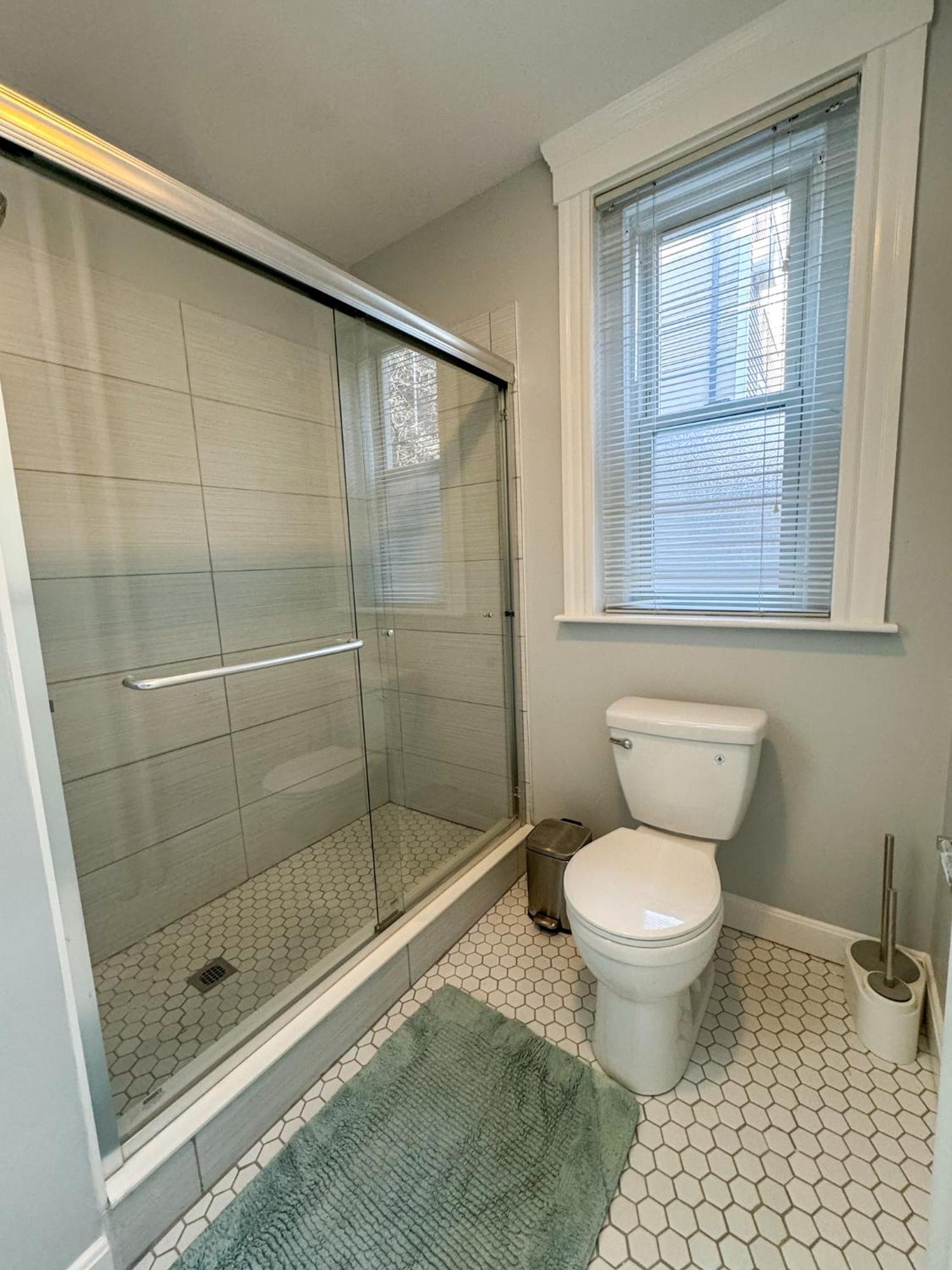 Апартаменты Huge,3 Bed,2Bath,Public Transport,Boston,Sleeps 9 Бруклин Экстерьер фото