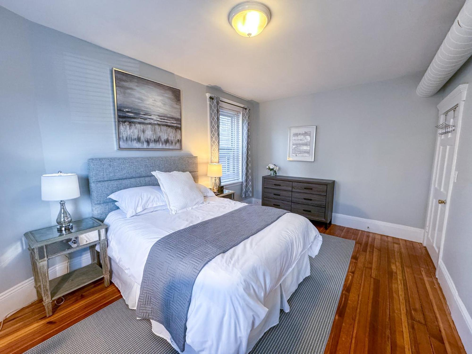 Апартаменты Huge,3 Bed,2Bath,Public Transport,Boston,Sleeps 9 Бруклин Экстерьер фото