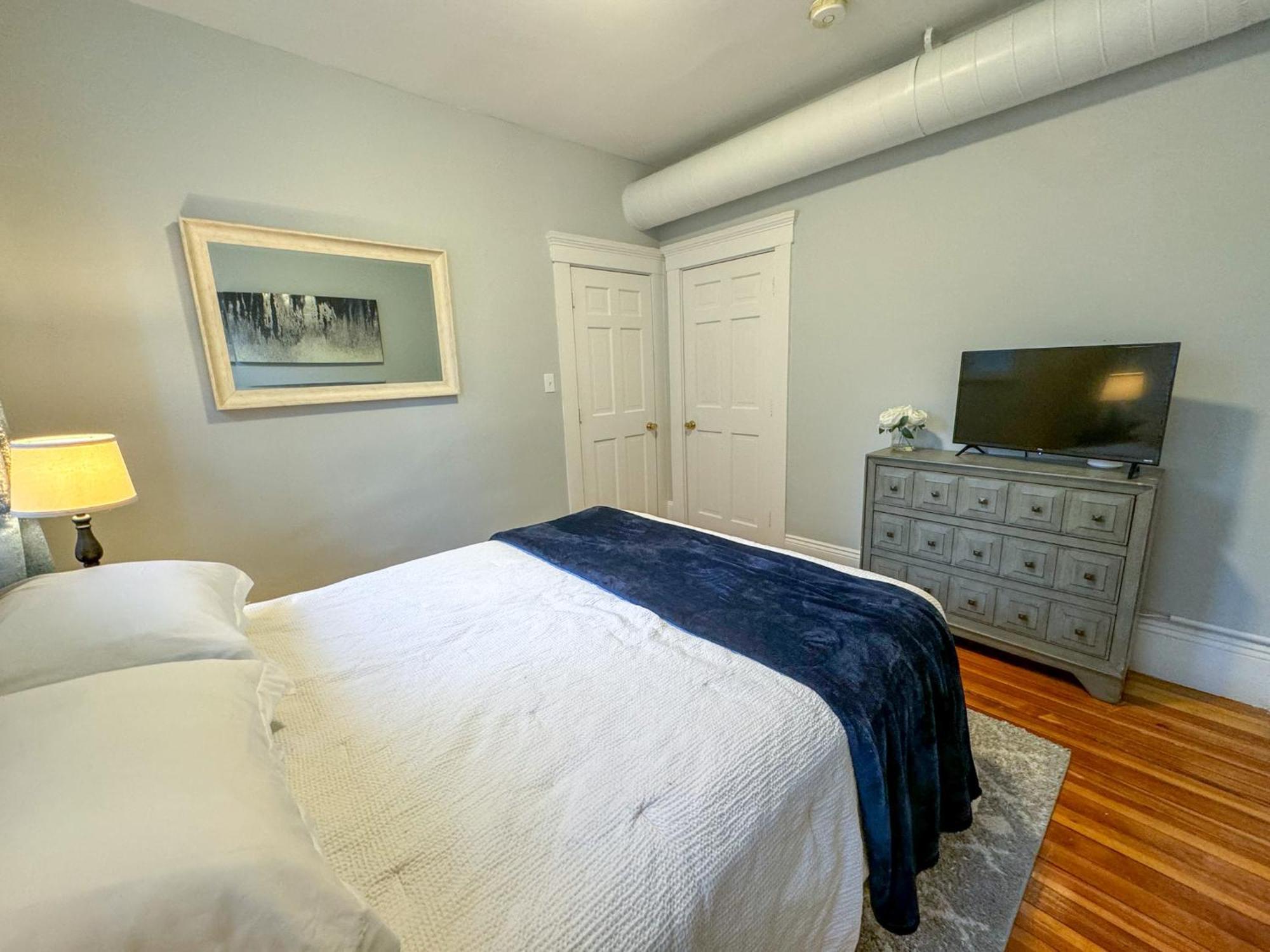 Апартаменты Huge,3 Bed,2Bath,Public Transport,Boston,Sleeps 9 Бруклин Экстерьер фото